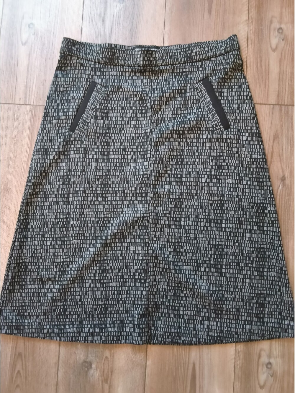 Counterparts Women's A-Line Knee length Skirt Small Gray Black Patterned